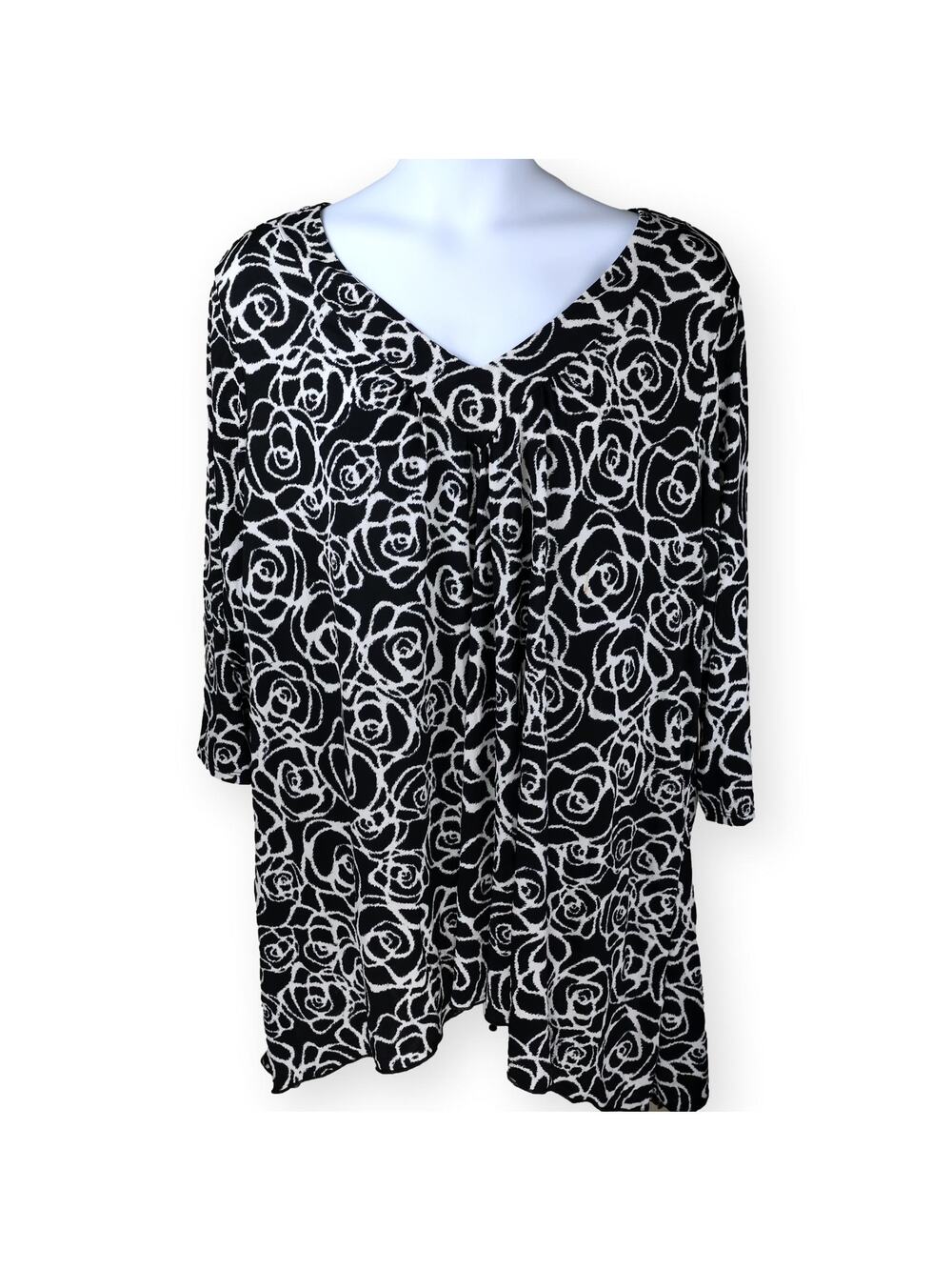 Avenue Floral Tunic Top Black White V Neck Plus Size 30